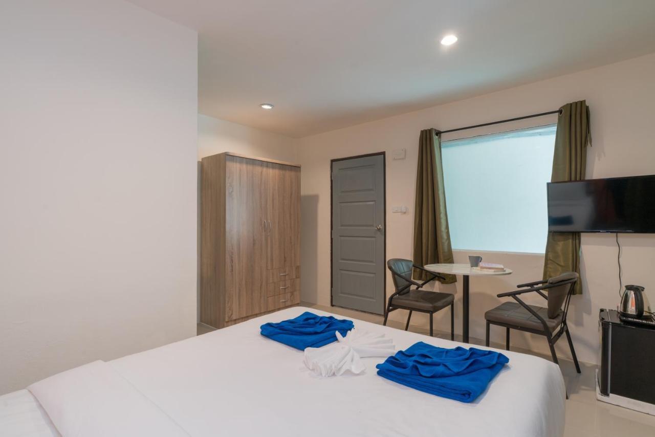 Hotel Grey Door Patong Esterno foto