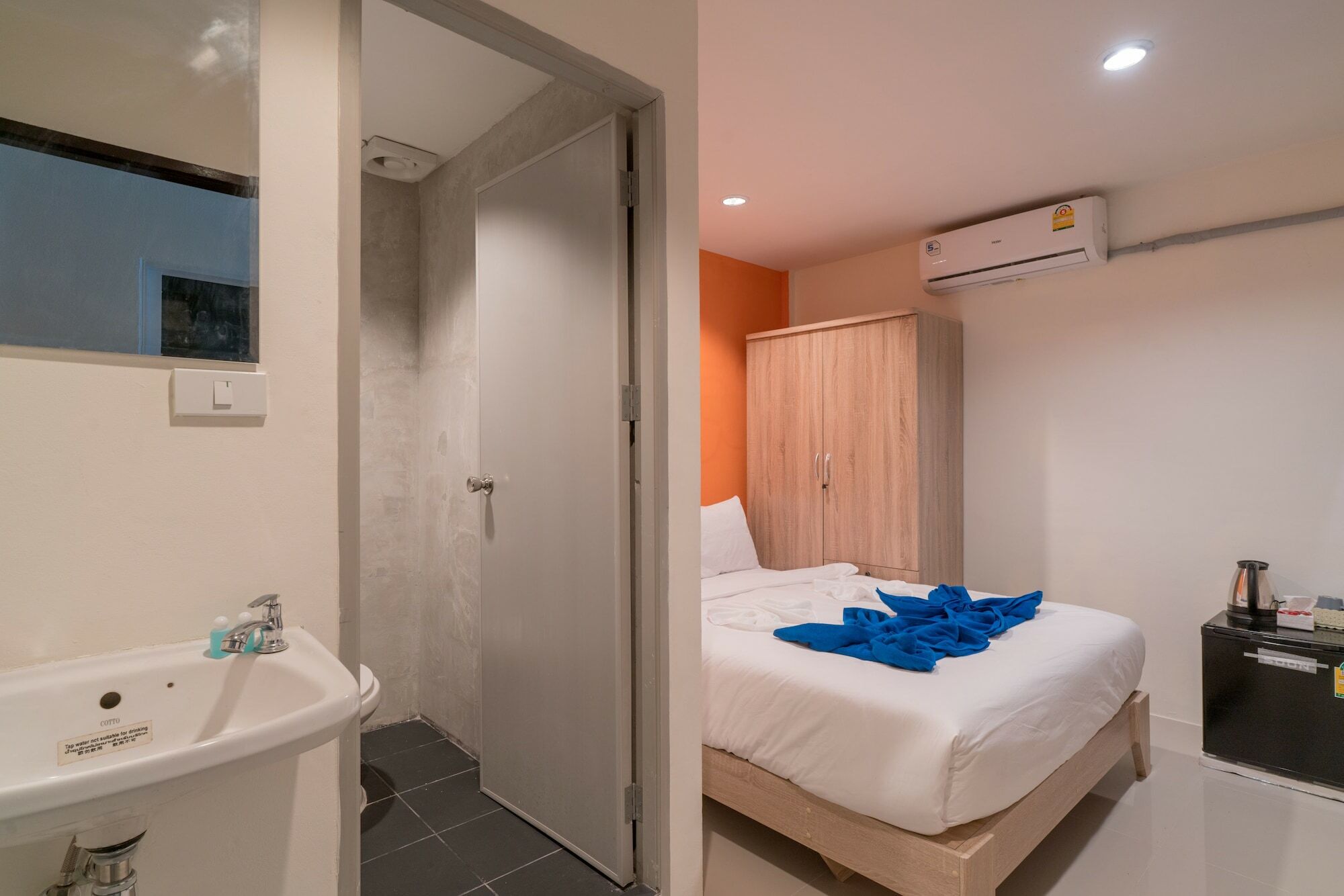 Hotel Grey Door Patong Esterno foto